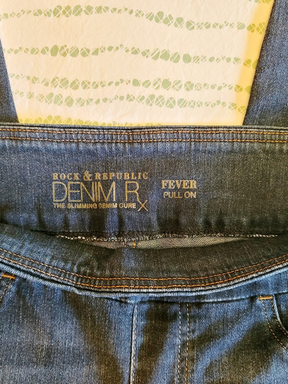 Rock & Republic Fever Crop Jeans - Light Gray - Picture 4 of 4